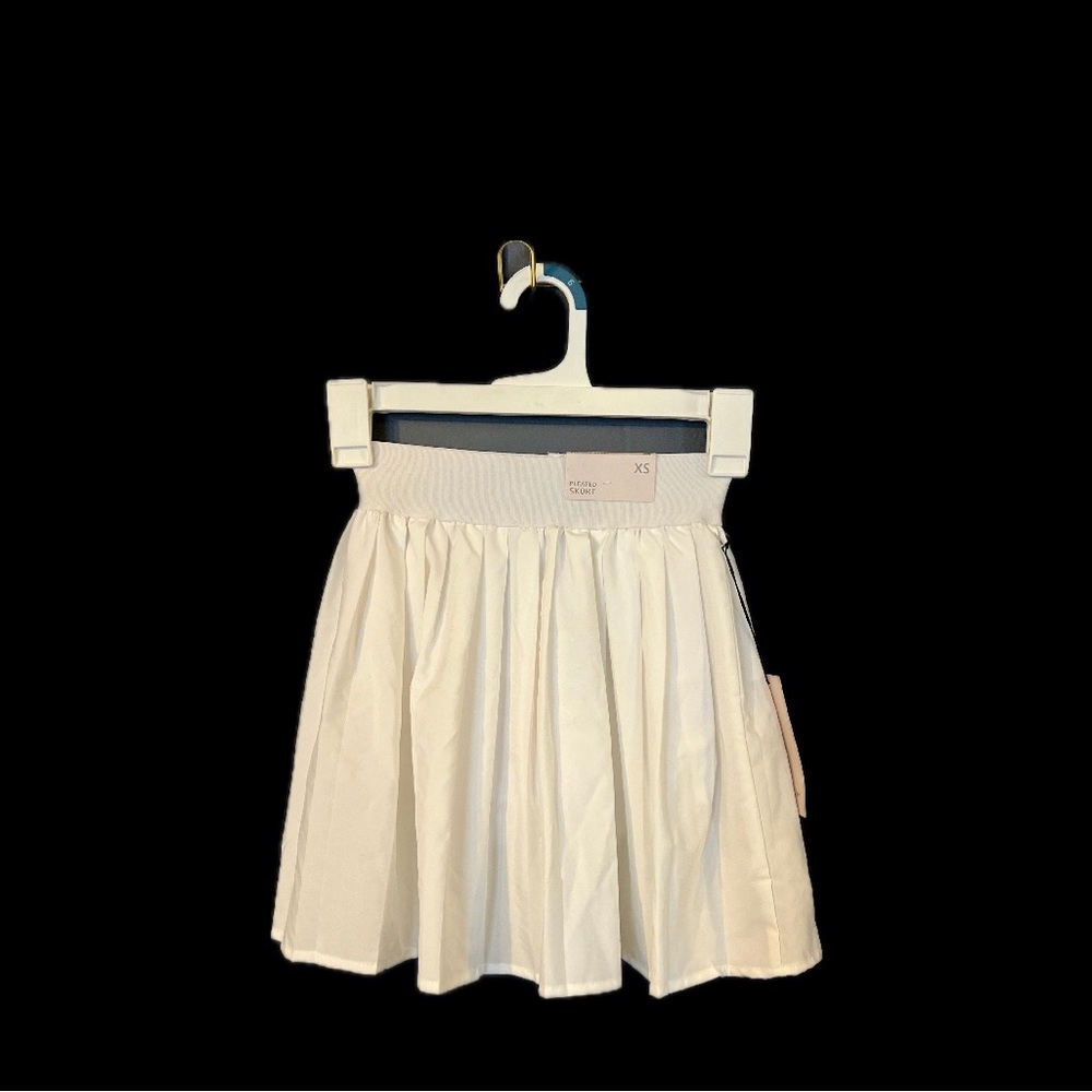 White pleated tennis skort